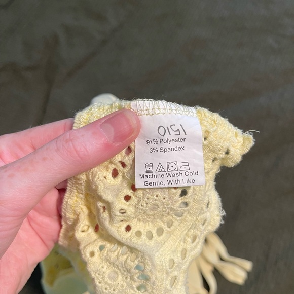 Butter yellow halter top with lace trim - Picture 4 of 6